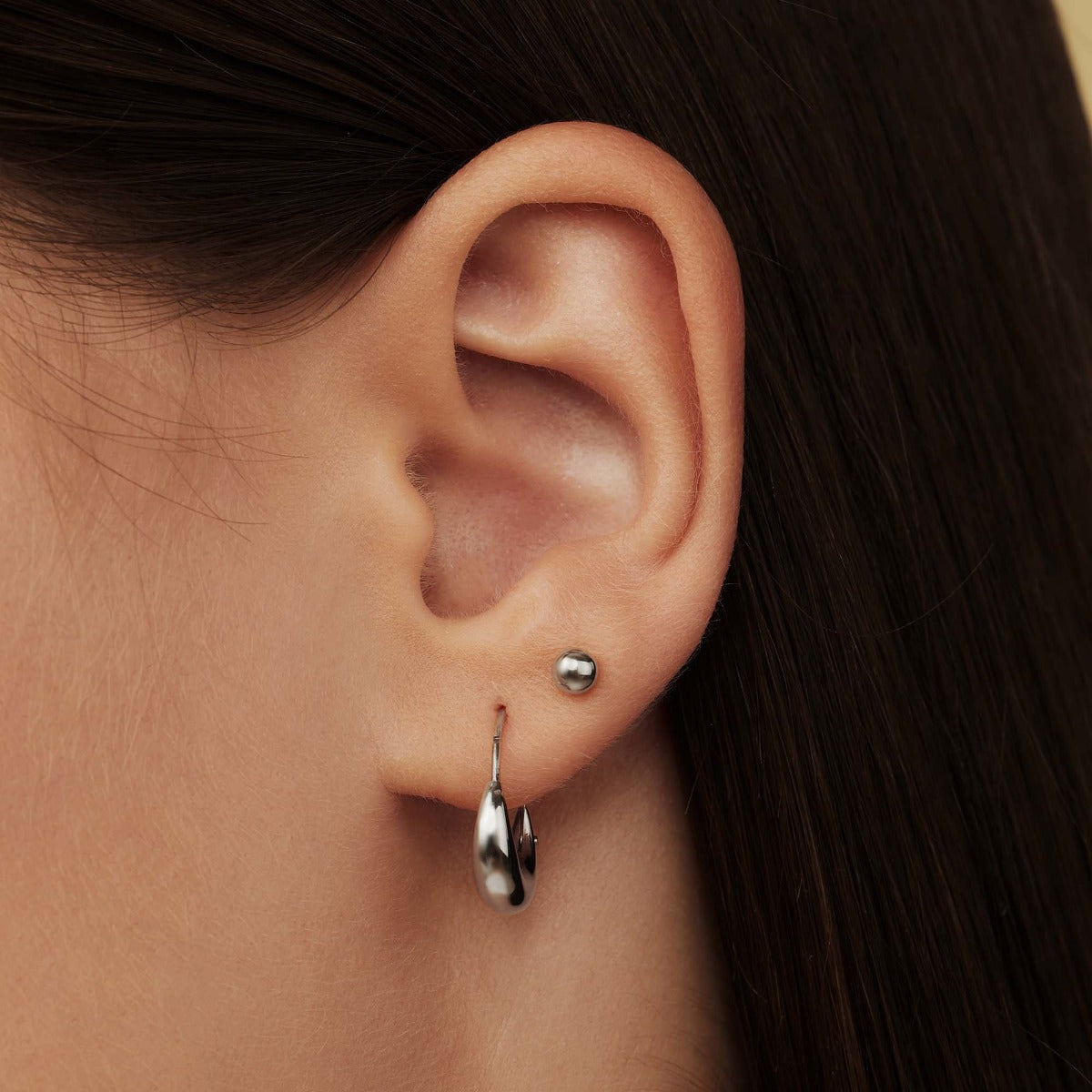 Isabel Bernard Saint Germain Nadie 14 karat white gold ear studs with sphere IB360275