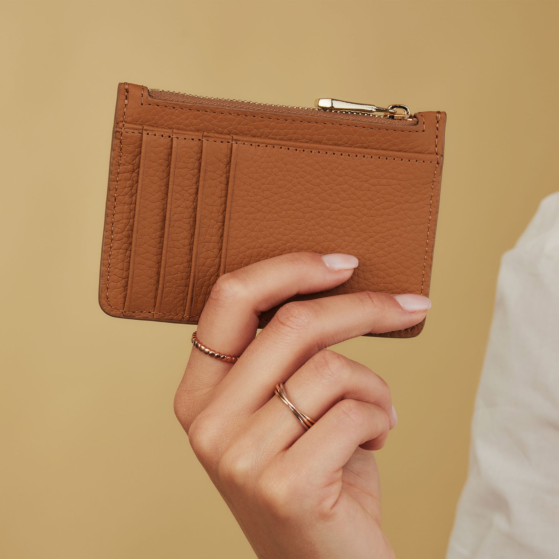 Isabel Bernard Honoré Aveline camel Leather Card Holder made of Calfskin IB27020