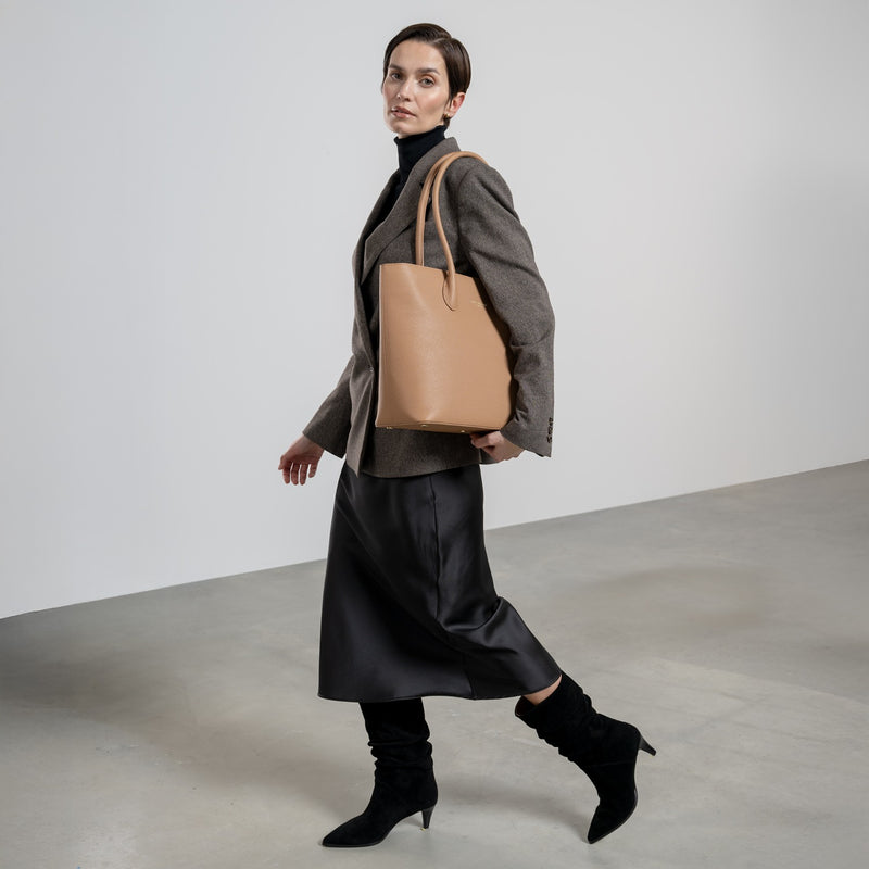 Isabel Bernard Honoré Lysanne Camel Calfskin Shopper IB25026-zoom-