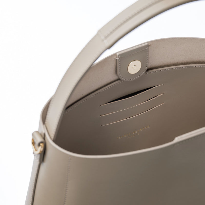 Isabel Bernard Montmartre Béatrice taupe vegetable tanned leather handbag IB25095-378-zoom-