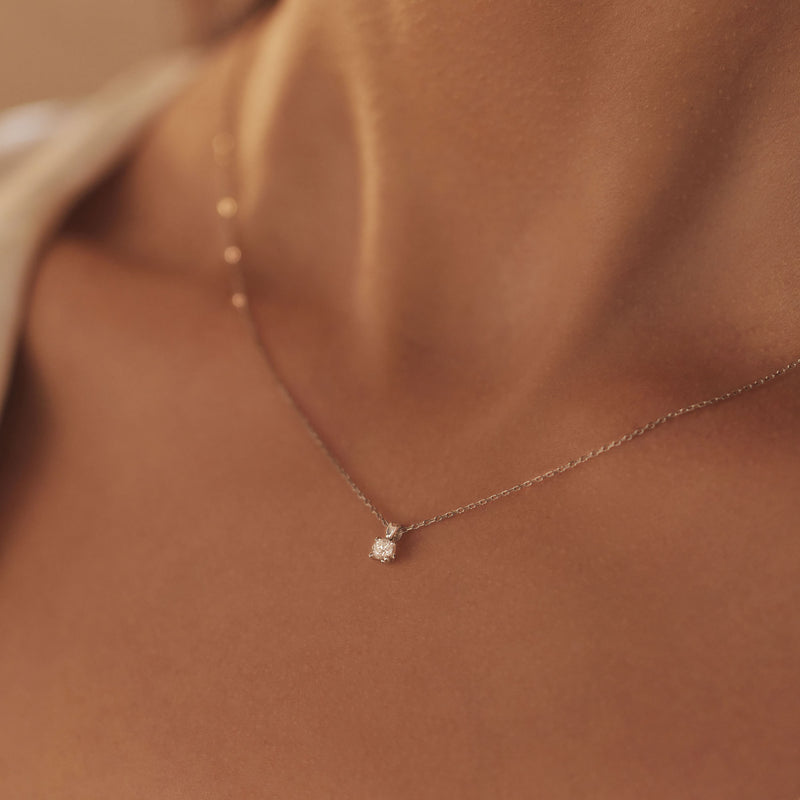 Isabel Bernard De la Paix Christine 14 Carat Whitegold Necklace | diamond 0.10 ct | IBD350006-zoom-