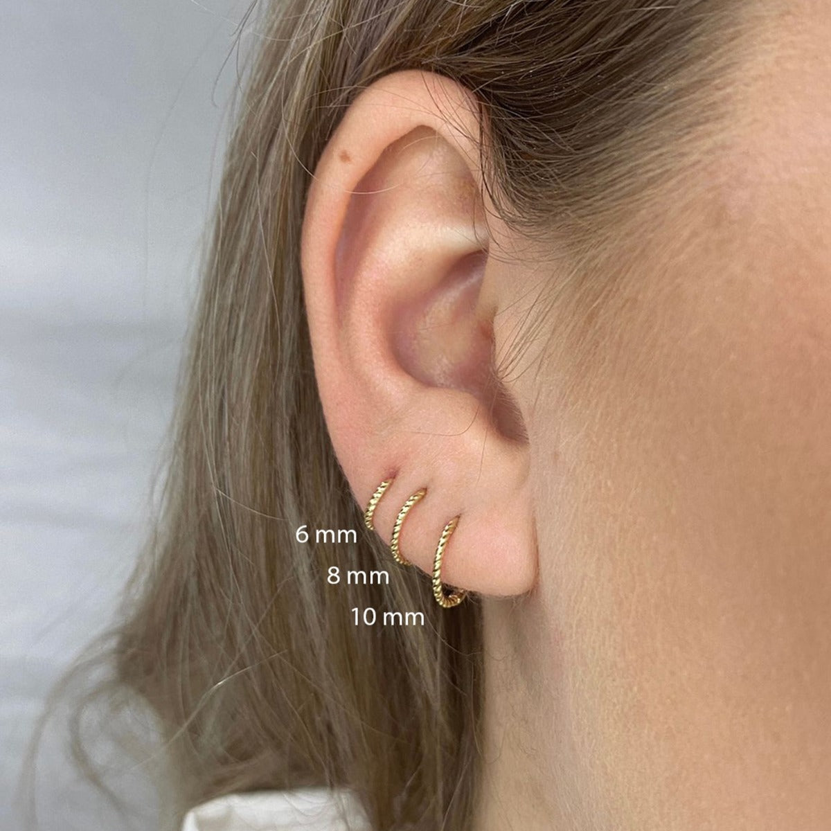 Jackie Gold 14 karat gold Hoop Earrings JKE20.040