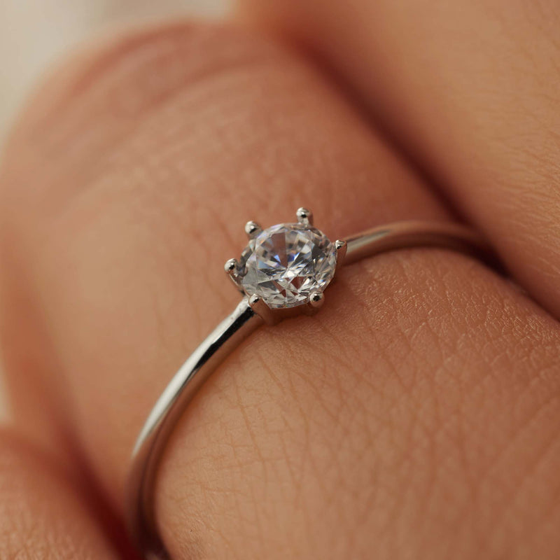 Isabel Bernard Saint Germain Abelle 14 Carat Whitegold Ring IB330024-48-zoom-