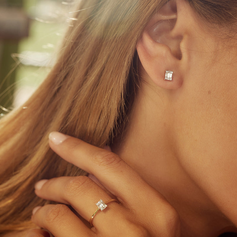 Isabel Bernard De la Paix Maxime 14 Carat Golden Ear Studs | diamond 0.19 ct | IBD360020-zoom-