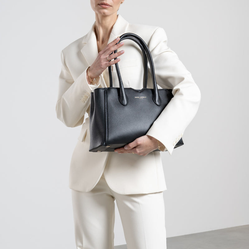 Isabel Bernard Honoré Cloe Midi Black Calfskin Leather Handbag IB25082-001-zoom-