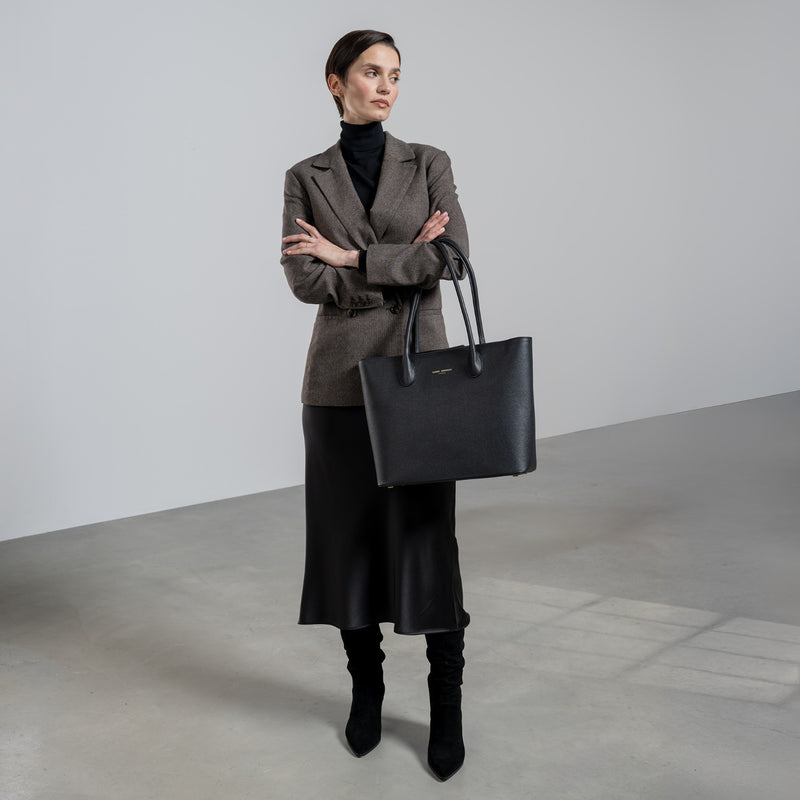 Isabel Bernard Honoré Lysanne Black Calfskin Shopper IB25022-zoom-