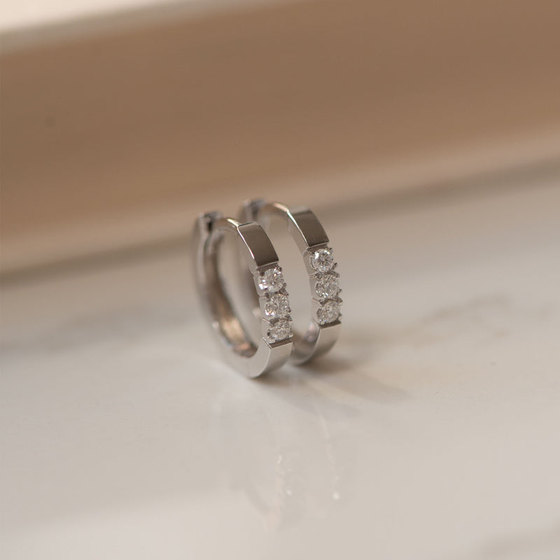 Isabel Bernard De la Paix Madeline 14 Carat Whitegold Hoop Earrings | diamond 0.15 ct | IBD360017-zoom-