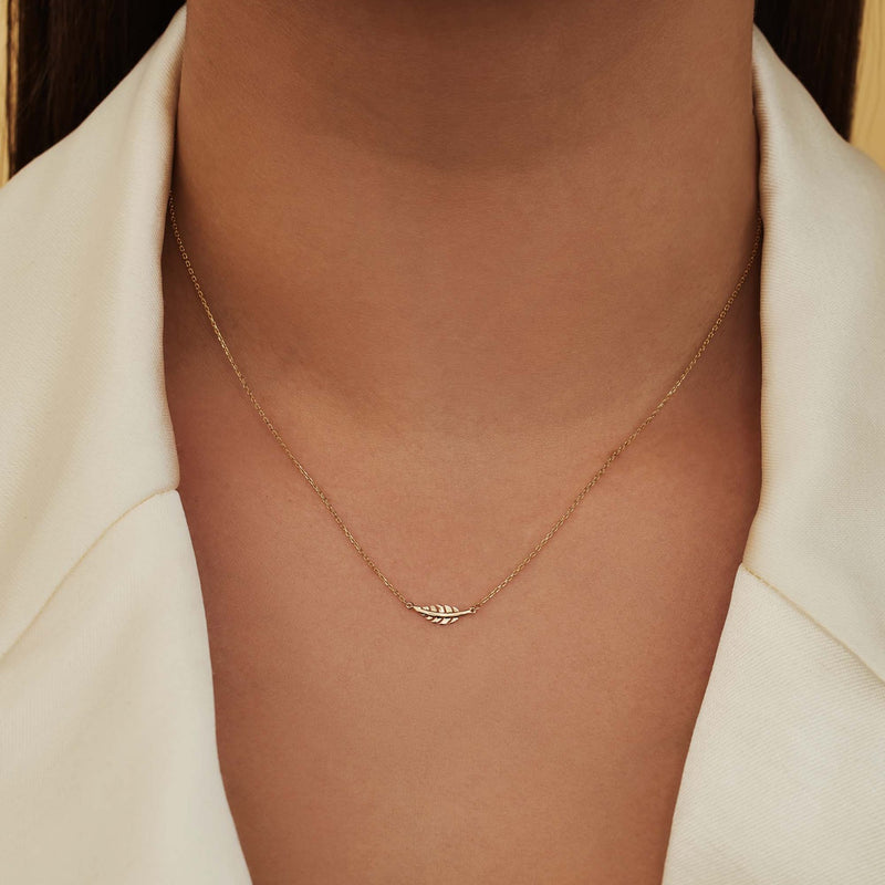 Isabel Bernard Cadeau d'Isabel 14 karat gold necklace and ear studs gift set with feather IB90186-zoom-
