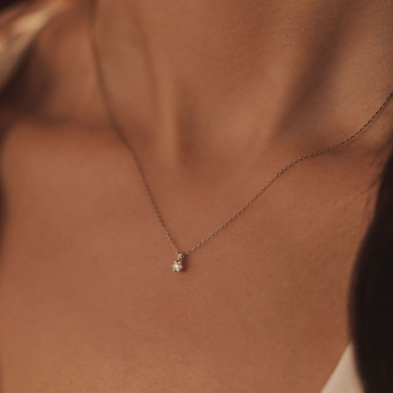 Isabel Bernard De la Paix Emily 14 Carat Whitegold Necklace | diamond 0.05 ct | IBD350014-zoom-