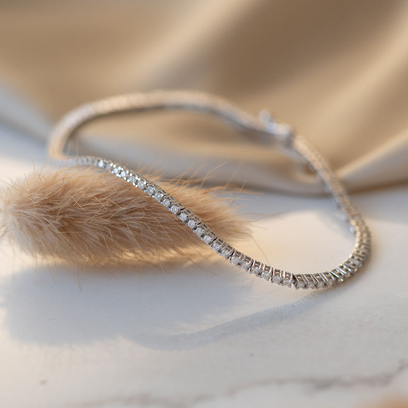 Isabel Bernard De la Paix Madeline 14 Carat Whitegold Tennis Bracelet | diamond 1.08 ct | IBD320006-zoom-