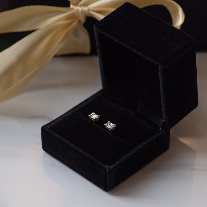 Isabel Bernard De la Paix Maxime 14 Carat Golden Ear Studs | diamond 0.19 ct | IBD360020-zoom-