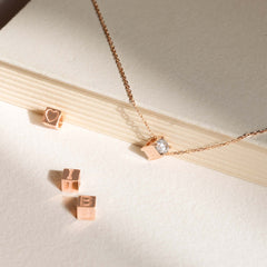 Isabel Bernard La Concorde Felie 14 Carat Rosegold cube Charm IB350049