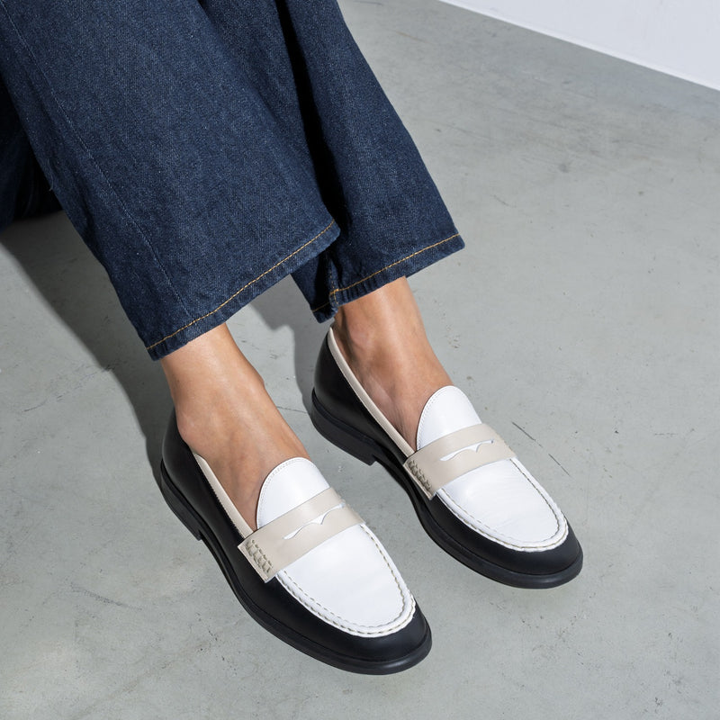 Isabel Bernard Vendôme Blandine black-white calfskin leather loafers with white details IB51015-10170-36-zoom-