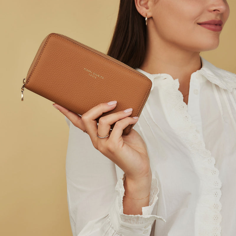 Isabel Bernard Honoré Léa Camel Calfskin Zip Wallet IB23023-zoom-