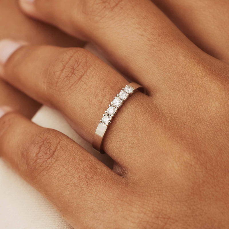 Isabel Bernard De la Paix Madeline 14 Carat Whitegold Ring | diamond 0.20 ct | IBD330019-48-zoom-