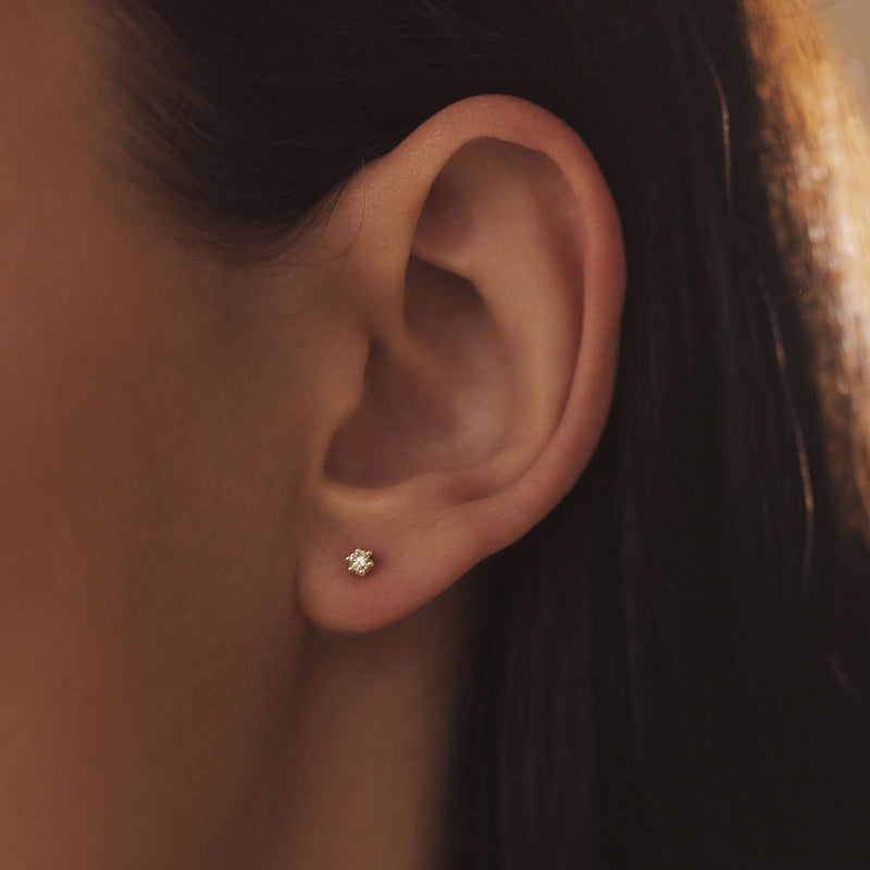 Isabel Bernard De la Paix Emily 14 Carat Golden Ear Studs | diamond 0.10 ct | IBD360007-zoom-