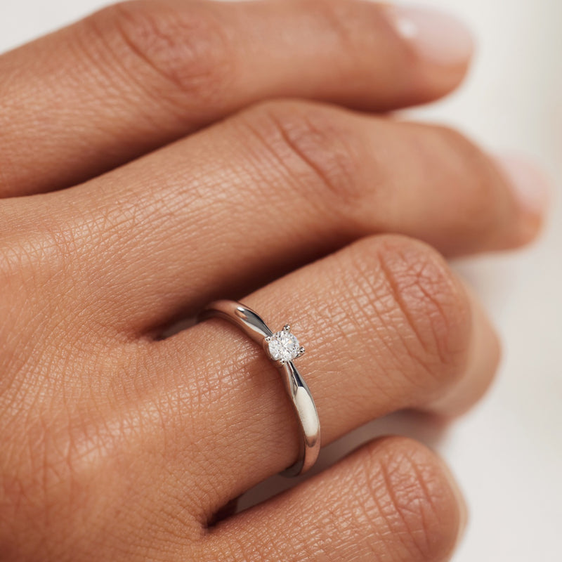Isabel Bernard De la Paix Christine 14 Carat Whitegold Ring | diamond 0.10 ct | IBD330006-48-zoom-