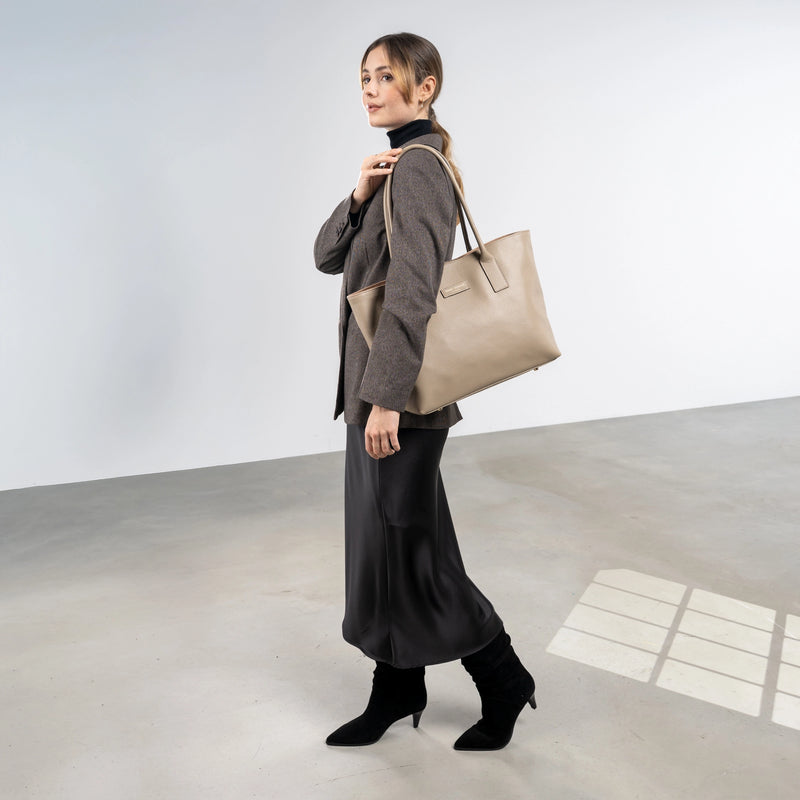 Isabel Bernard Honoré Elin Taupe calfskin leather shoulder bag IB25111-078-zoom-