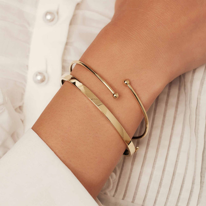 Isabel Bernard Cadeau d'Isabel 14 karat gold bracelet bangle and hoop earrings gift set IB90179-zoom-