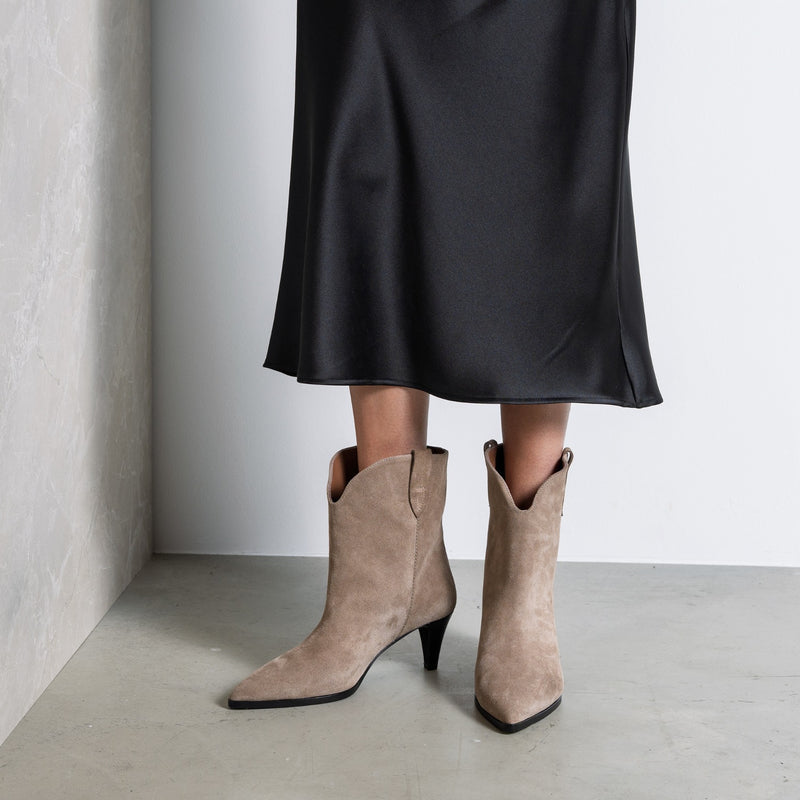 Isabel Bernard Vendôme Louane Taupe Suede Boots IB53009-178-40-zoom-