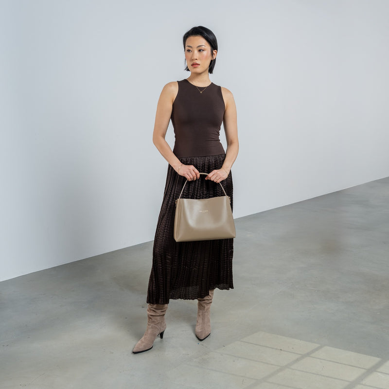 Isabel Bernard Montmartre Béatrice taupe vegetable tanned leather handbag IB25095-378-zoom-