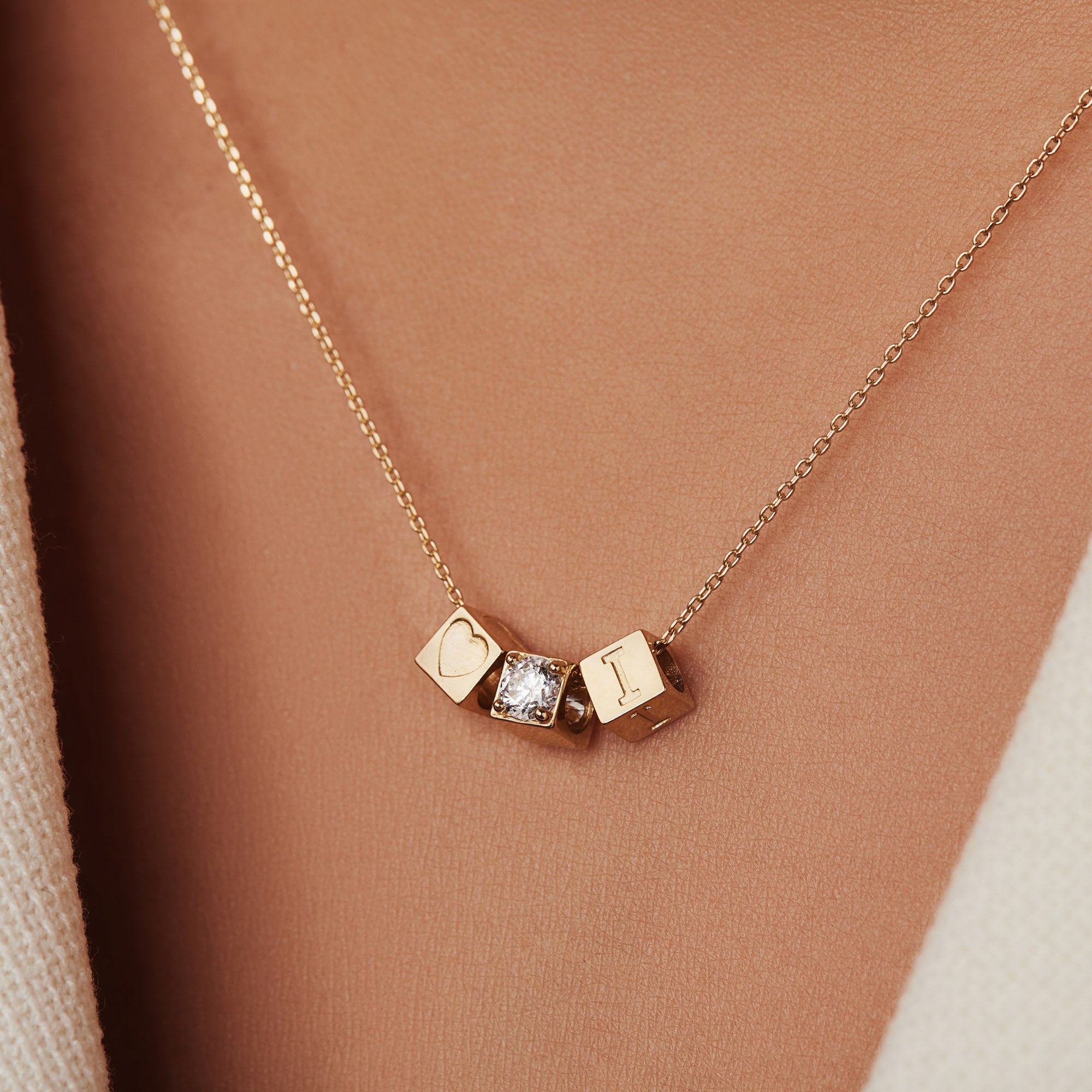Isabel Bernard Le Carré Felie 14 Carat Golden cube Charm Heart IB350044
