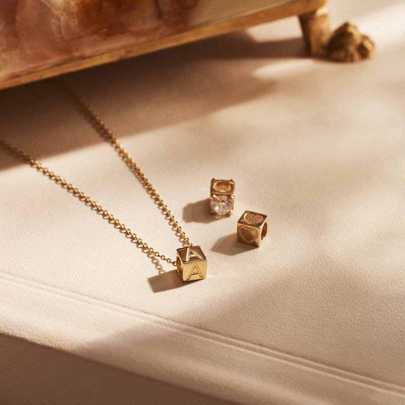 Isabel Bernard Le Carré Felie 14 Carat Golden cube Charm Heart IB350044-zoom-