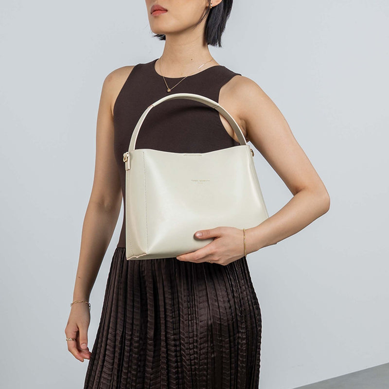 Isabel Bernard Montmartre Béatrice creme vegetable tanned leather handbag IB25095-370-zoom-