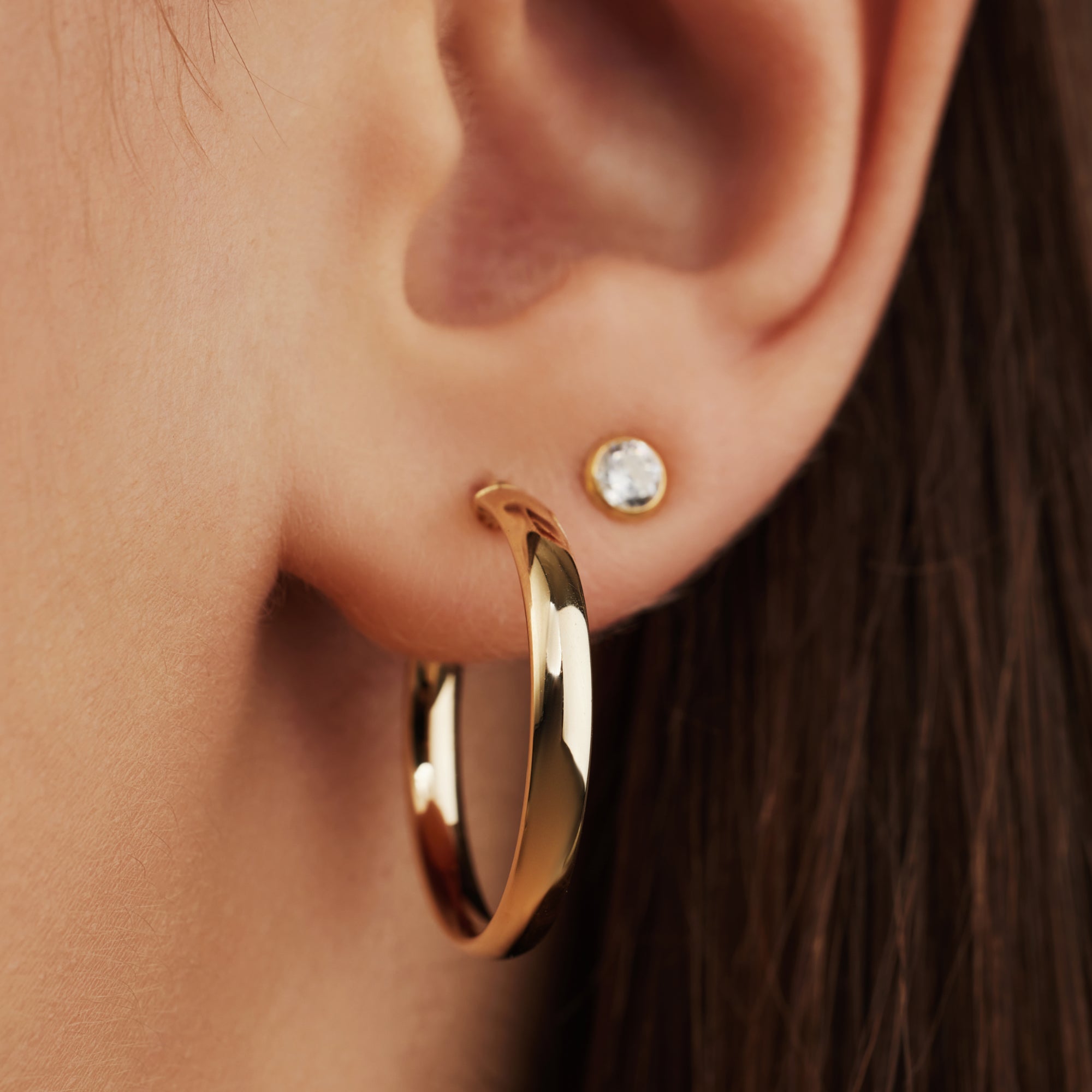 Isabel Bernard Rivoli Estrella 14 Carat Golden Hoop Earrings IB360126