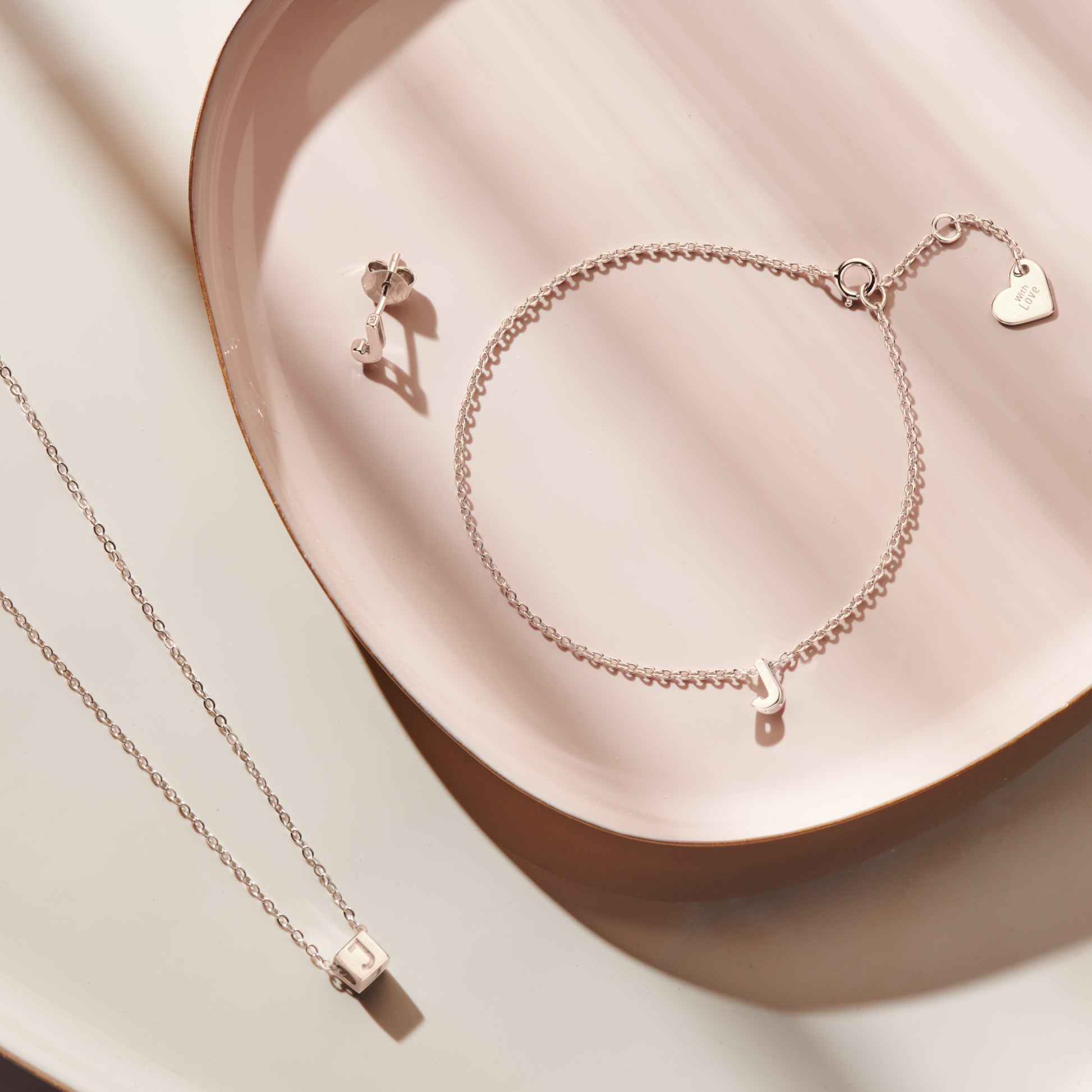 Selected Jewels Julie Chloé 925 sterling zilveren initial enkele oorbel SJ360031-A
