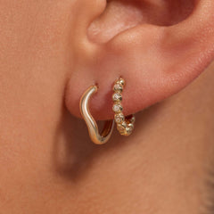 Beloro Jewels Monte Napoleone Elena 9 karat gold hoop earrings with zirconia stones (8,3 mm) BO360114